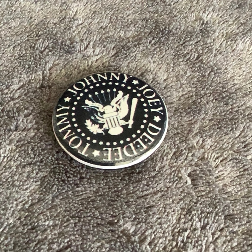 Ramones pin